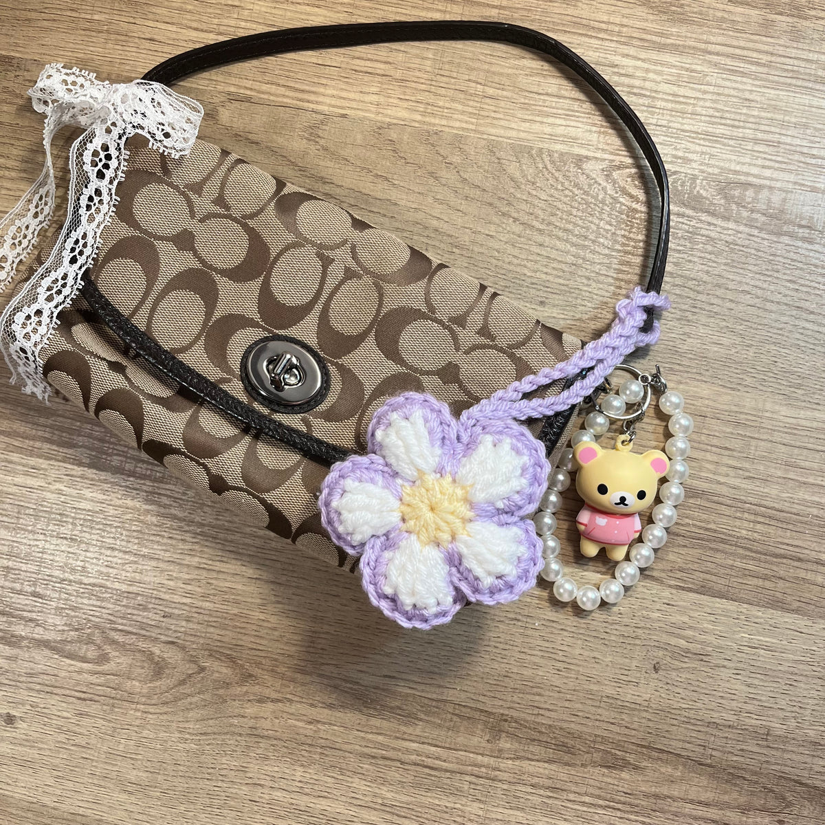 Daisy Dream Keychain (Lilac/White) – Lust Bomb Boutique