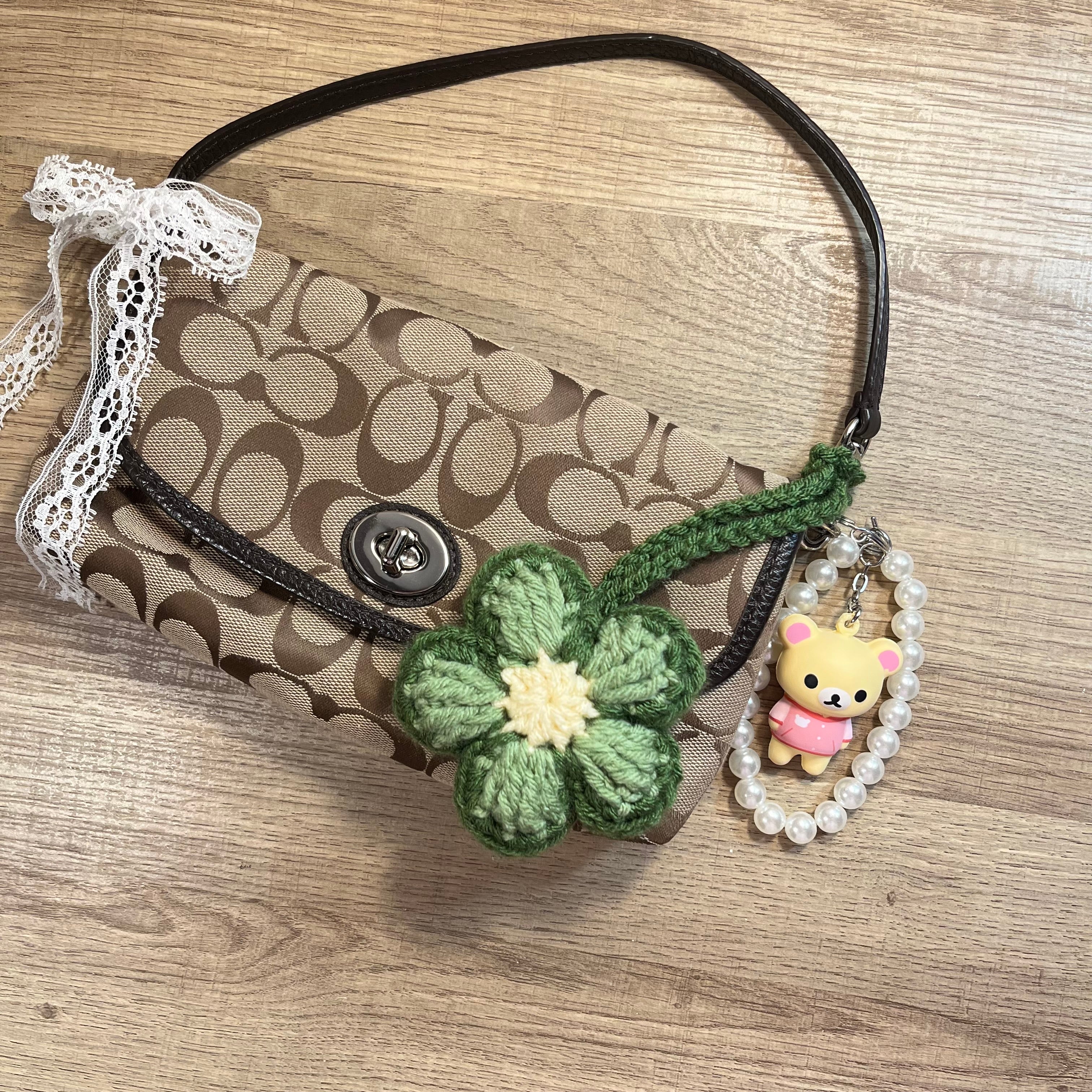 Daisy Dream Keychain (Green/Dark Green)