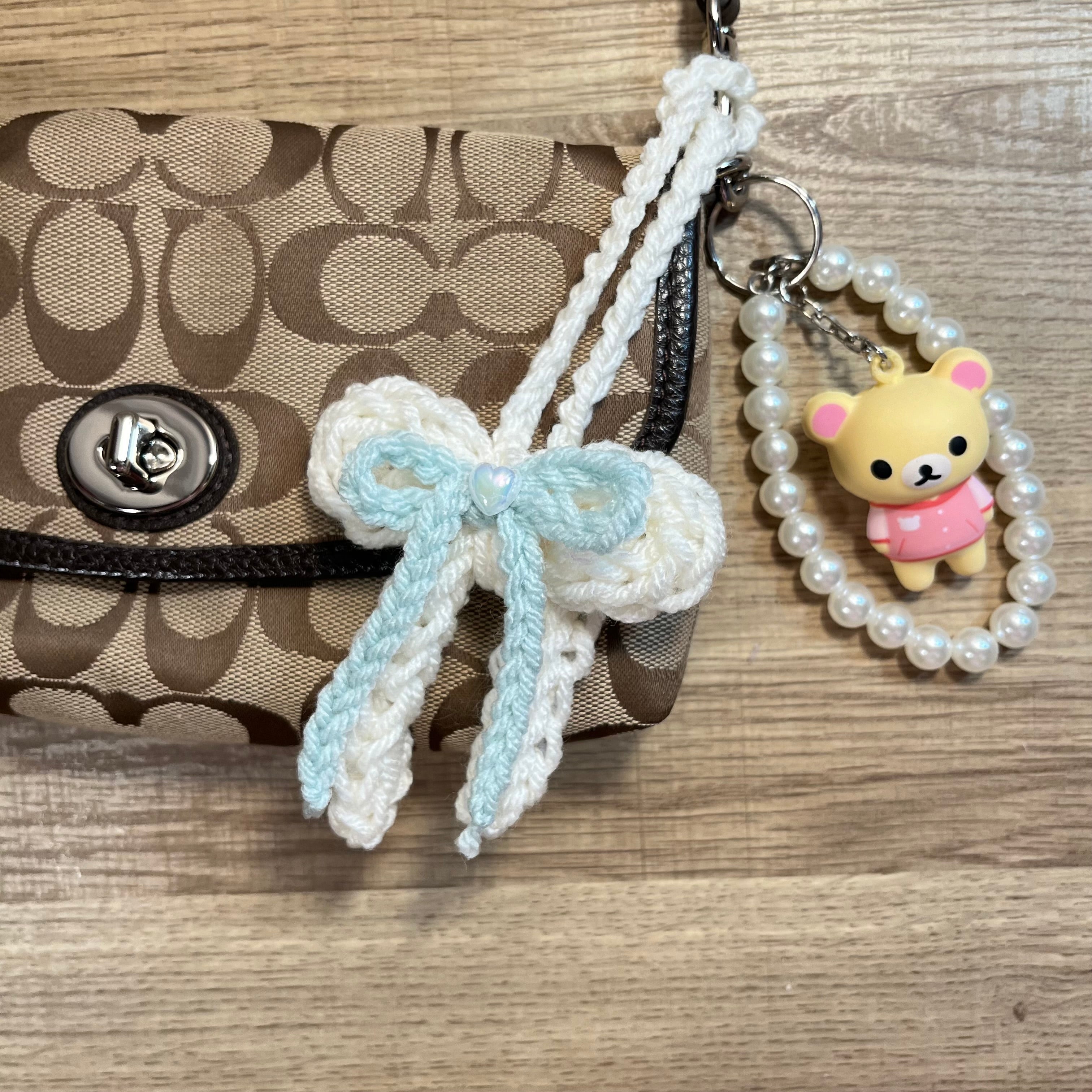 Sugar Bow Keychain (Cream/Baby Blue)